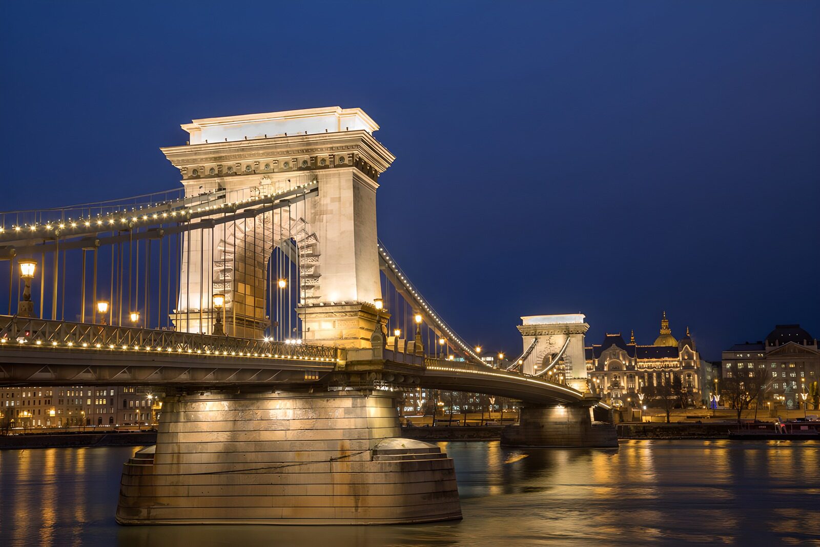 TPDE97728: Kettenbrücke in der Nacht
