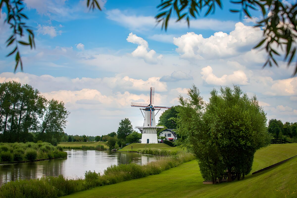 TPDE41772: Windmühle im idyllischen Landschaft