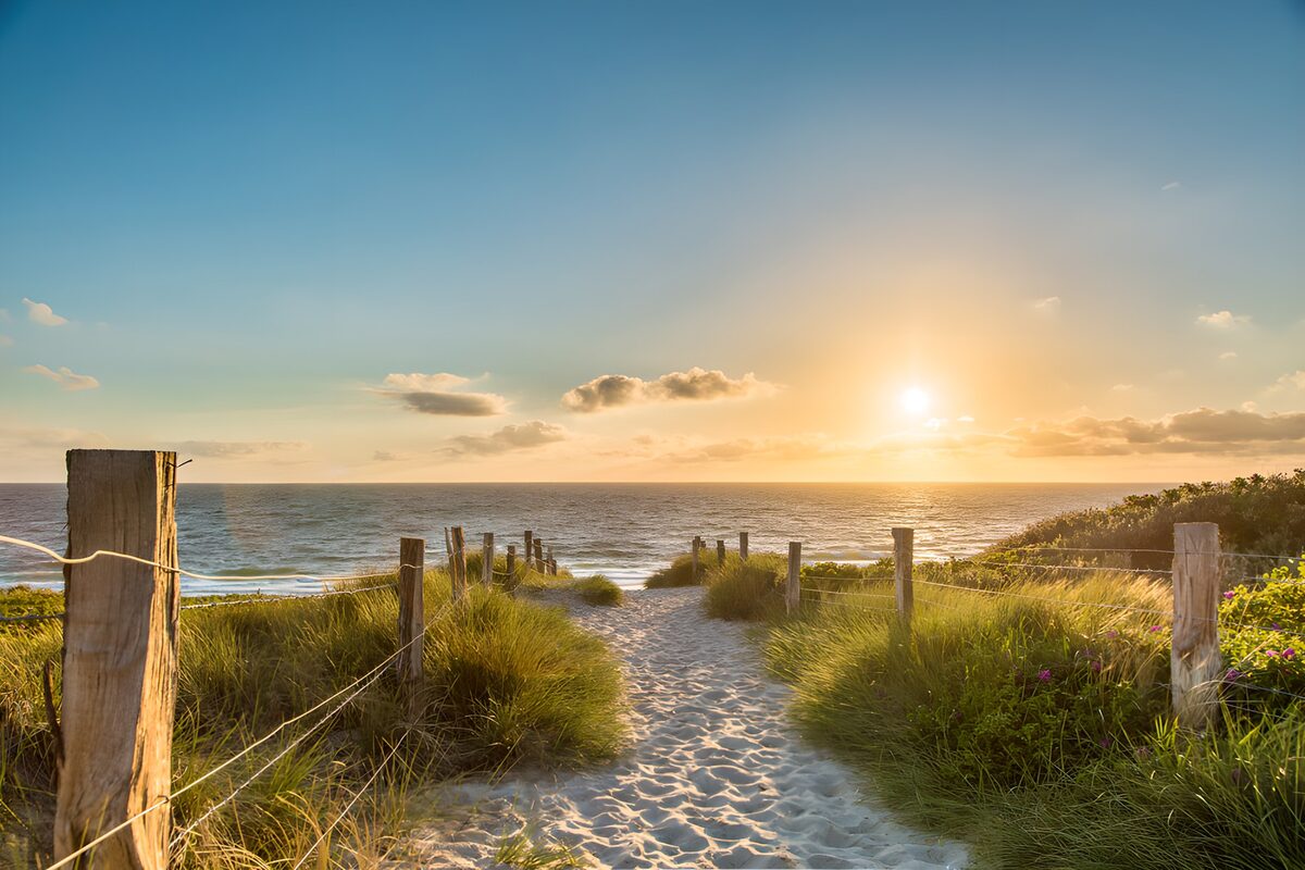 TPDE17591: Sonnenuntergang am Strandweg