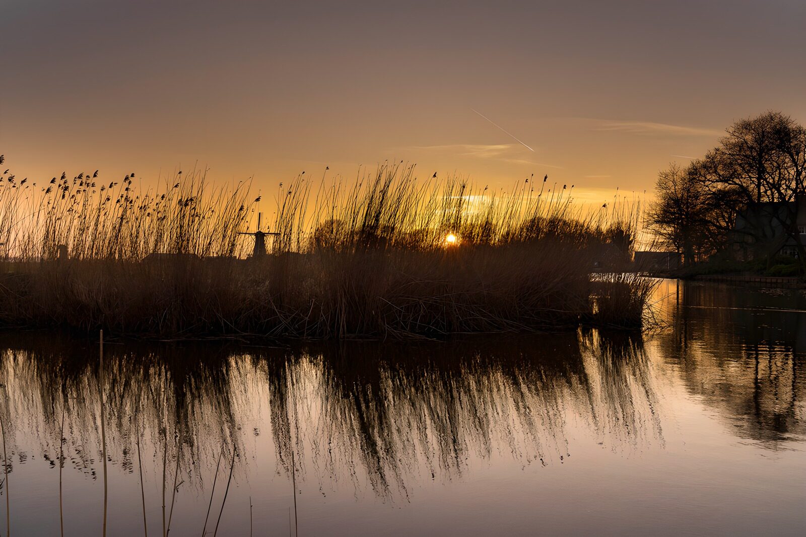 TPDE43586: Sonnenuntergang am ruhigen Wasser