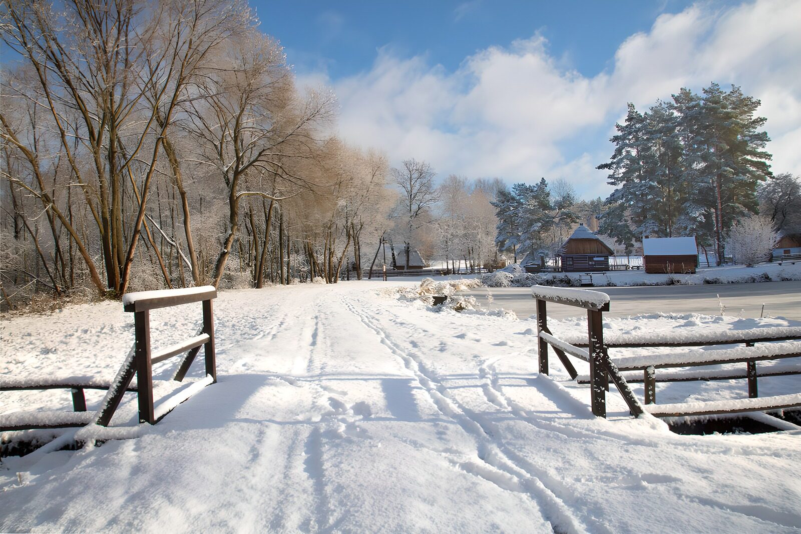 TPDE23560: Winterlandschaft mit Brücke und Schnee