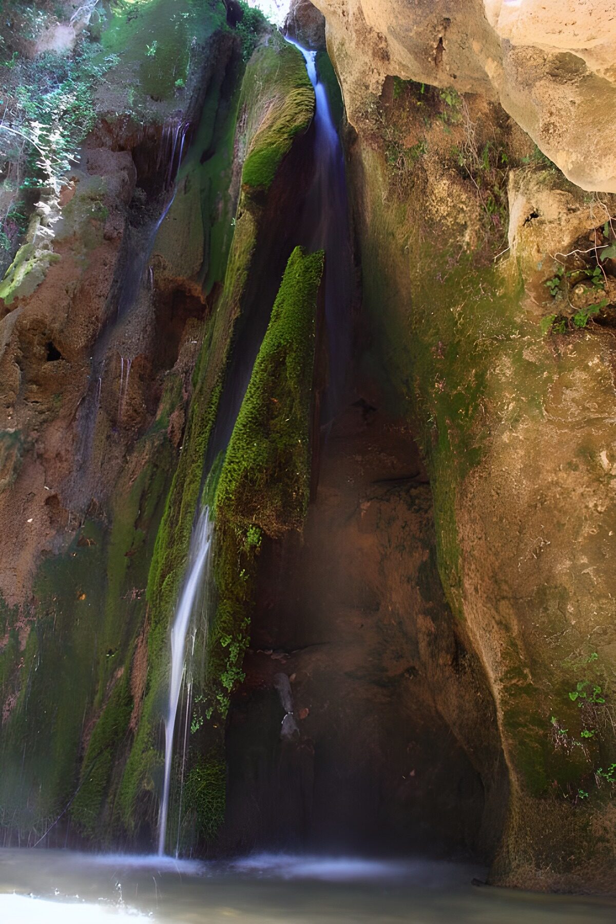 TPDE45233: Wasserfall in einer Schlucht
