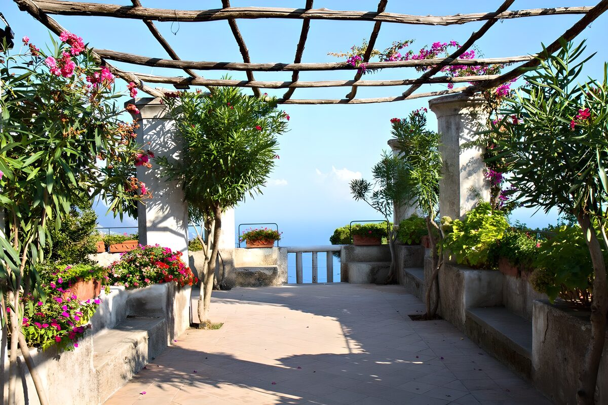 TPDE39770: sonnige Terrasse mit Blick aufs Meer