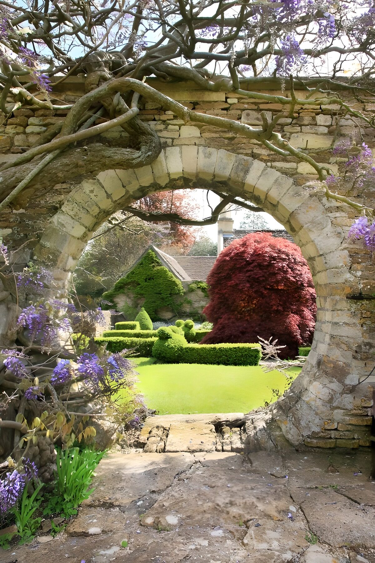 TPDE73022: Gemütlicher Gartenblick durch den Bogen