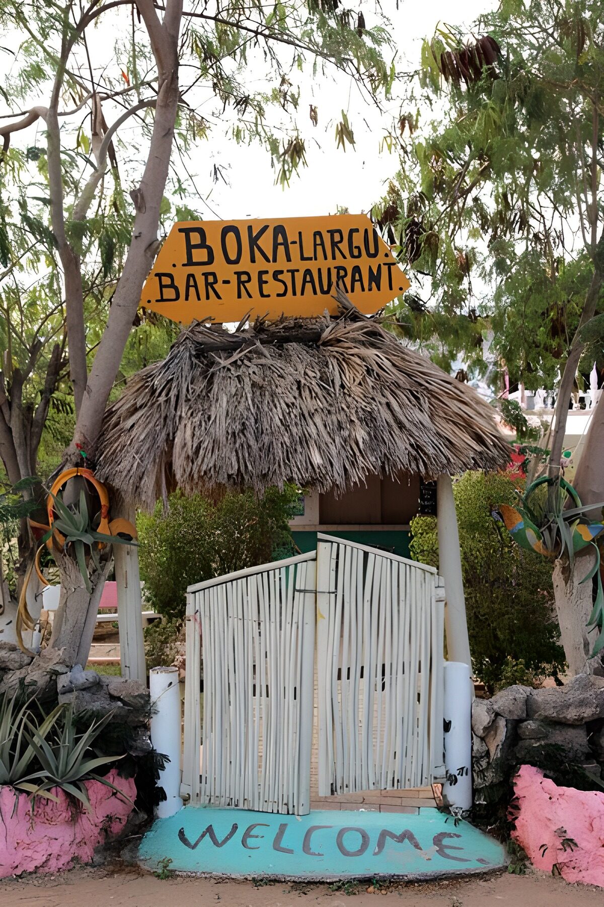 TPDE62639: Eingang zu einem karibischen Restaurant Version 2