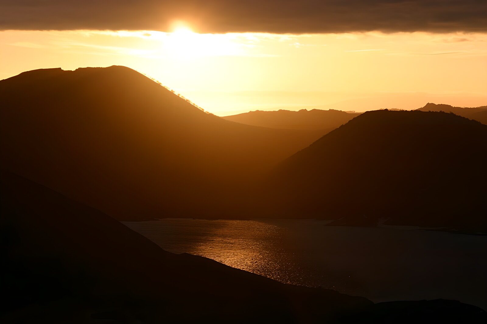 TPDE39115: Sonnenuntergang in den Bergen am Faakersee