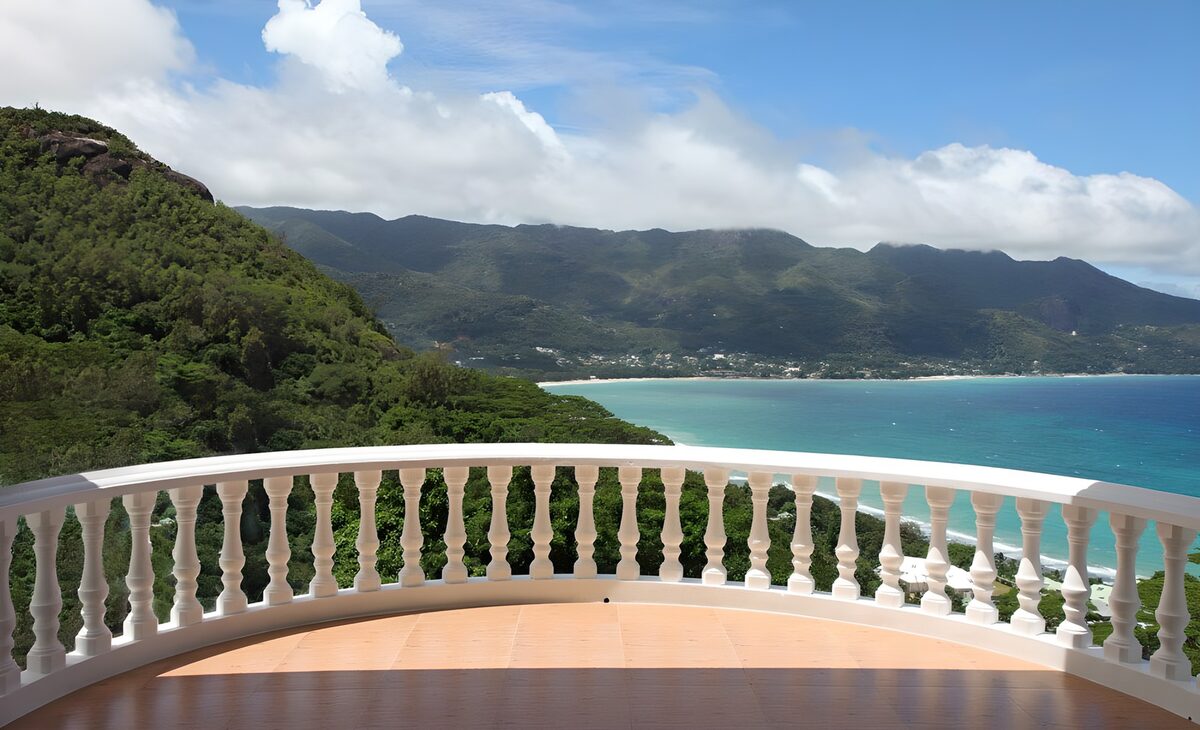 TPDE39615: Panorama mit Aussicht auf eine Bucht