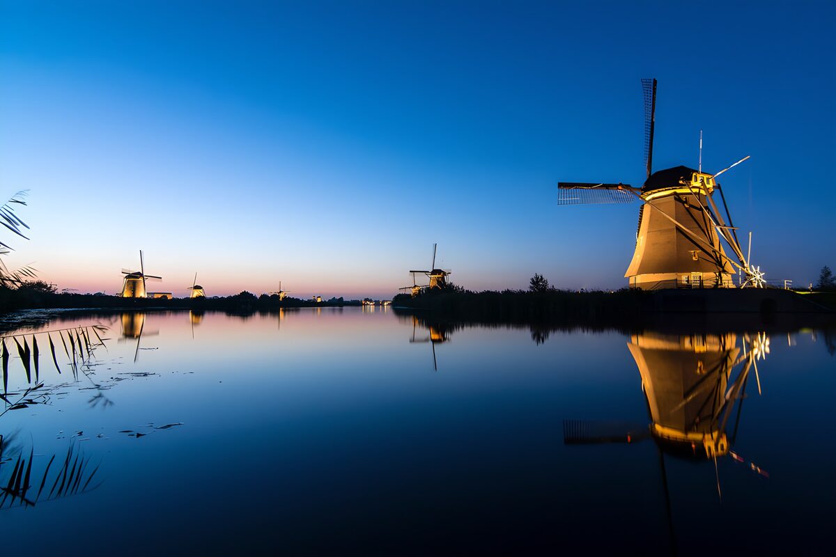 TPDE55653: Windmühlen im Abendlicht