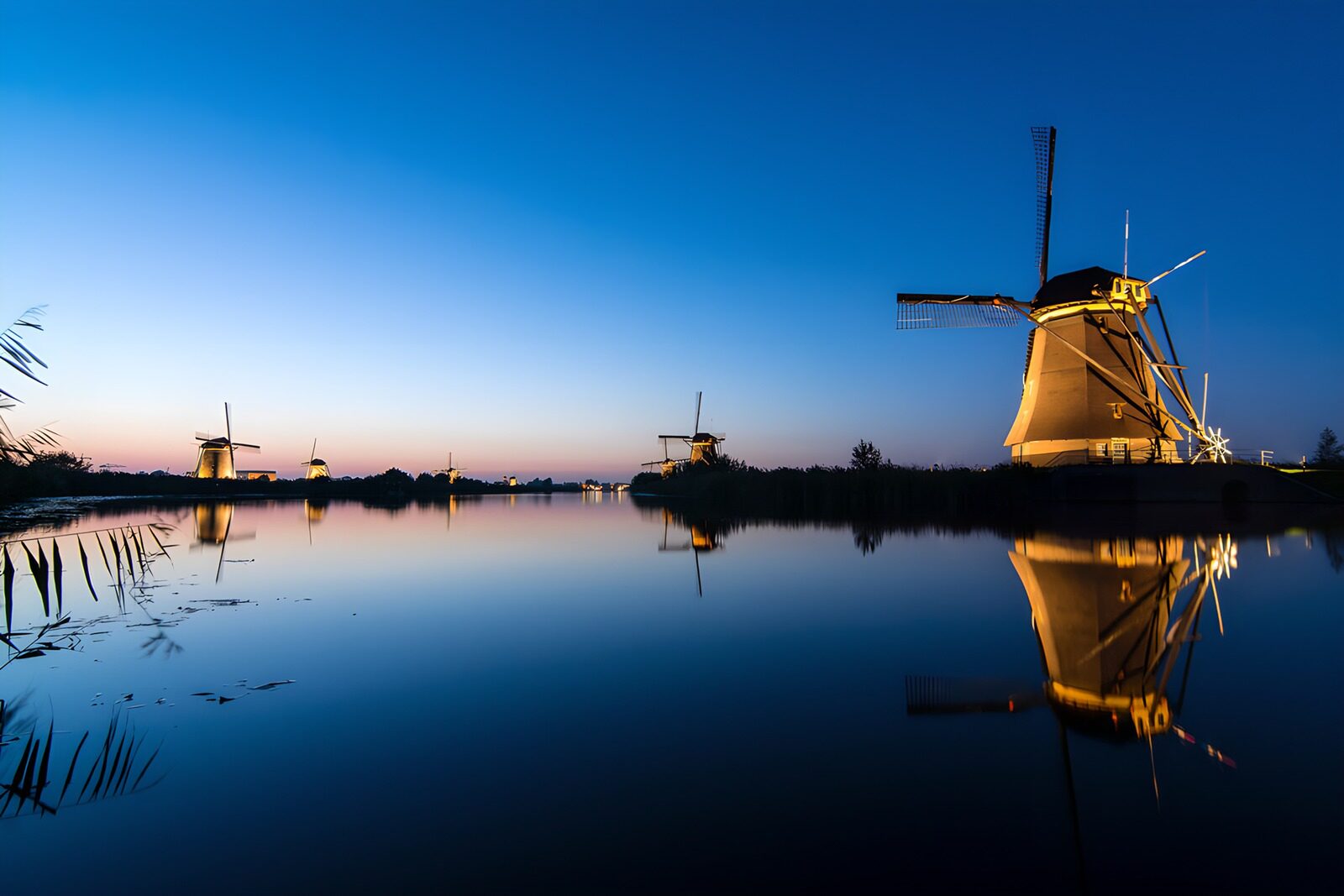 TPDE55653: Windmühlen im Abendlicht