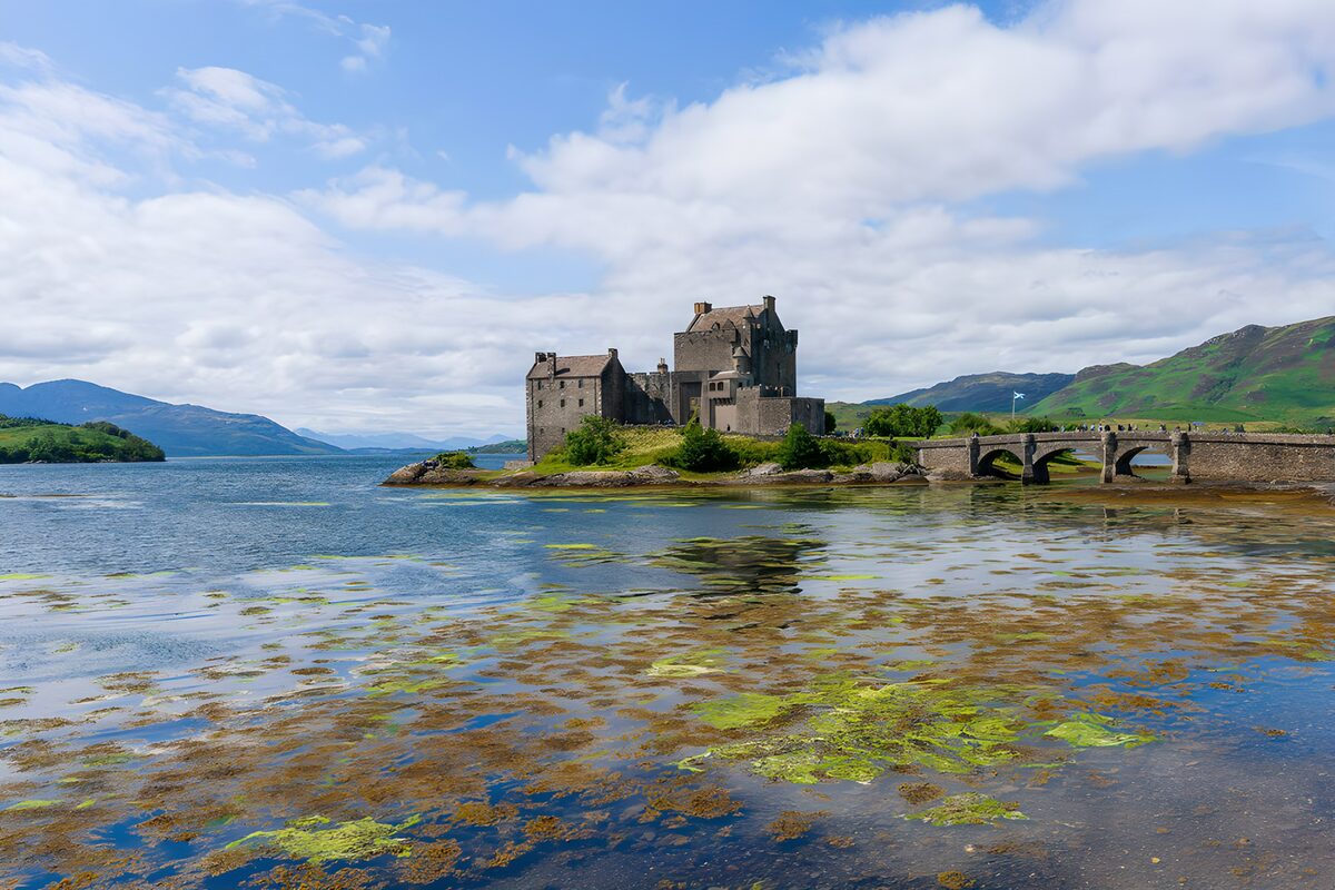 TPDE82661: Schloss Eilean Donan im strahlenden Licht