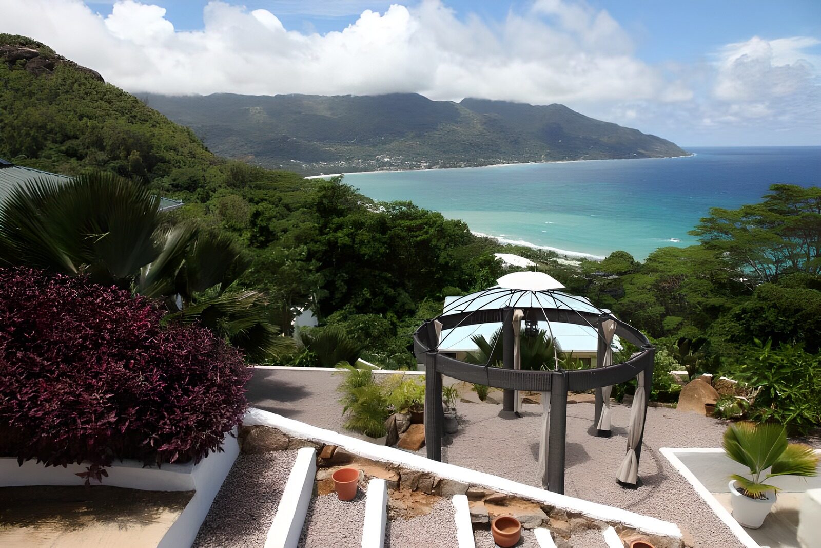 TPDE59904: Park mit Blick aufs Meer