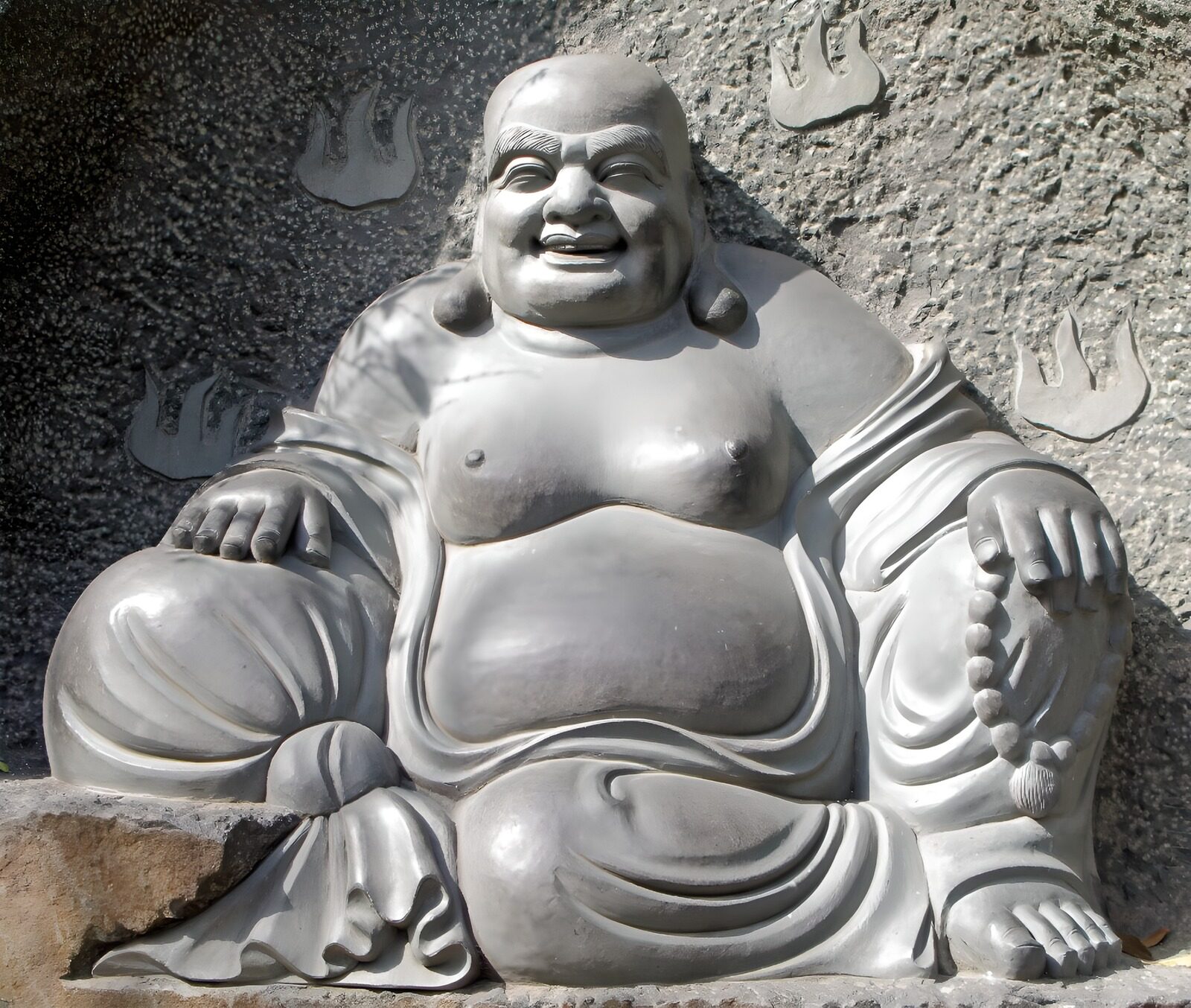 TPDE80849: glücklicher, dicker, sitzender Buddha als Symbol des Reichtums