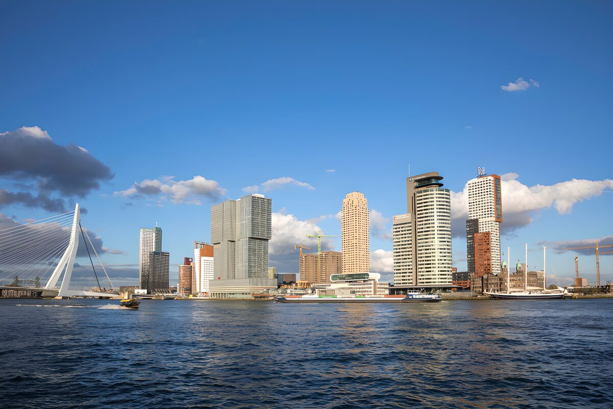 TPDE48520: Moderne Skyline von Rotterdam am Wasser