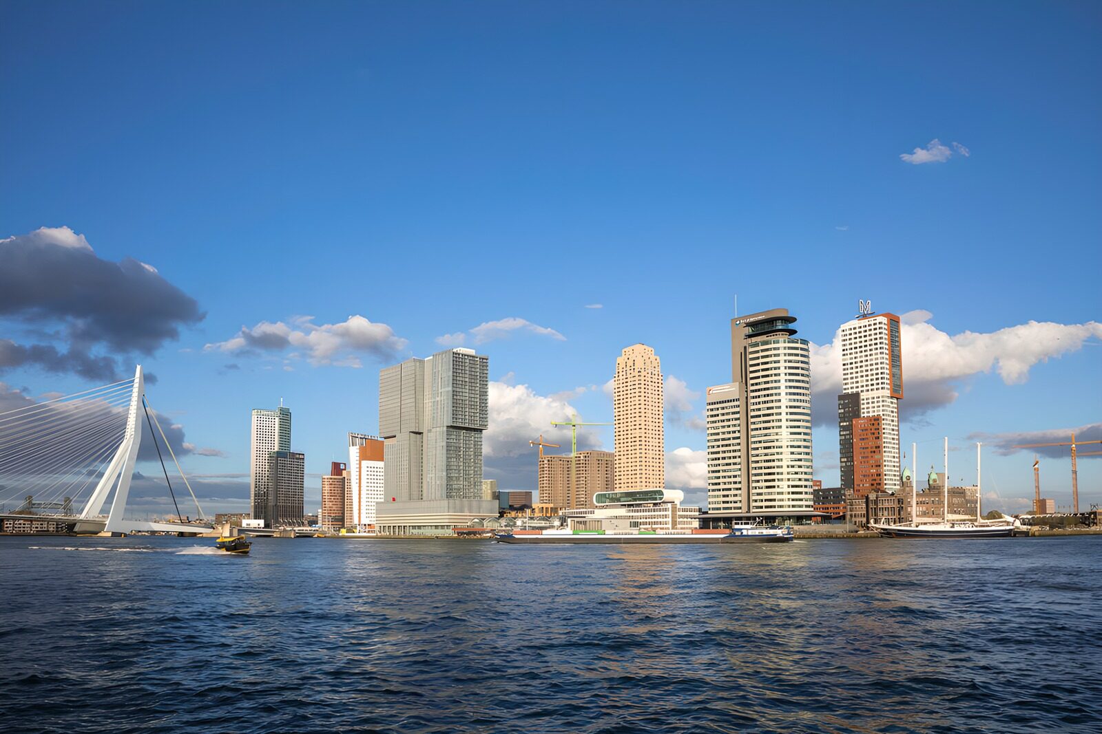 TPDE48520: Moderne Skyline von Rotterdam am Wasser