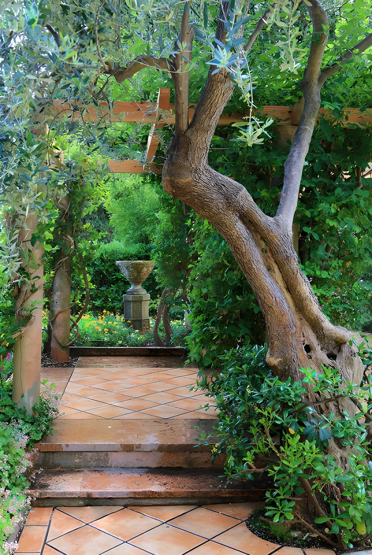 Geheimnisvoller Gartenweg