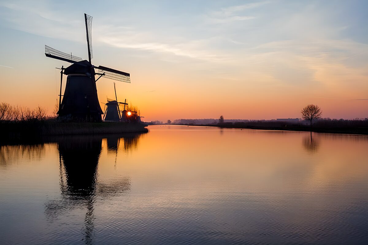TPDE62786: Mühlen in der Abendsonne in der Nähe von Alkmaar (NL)