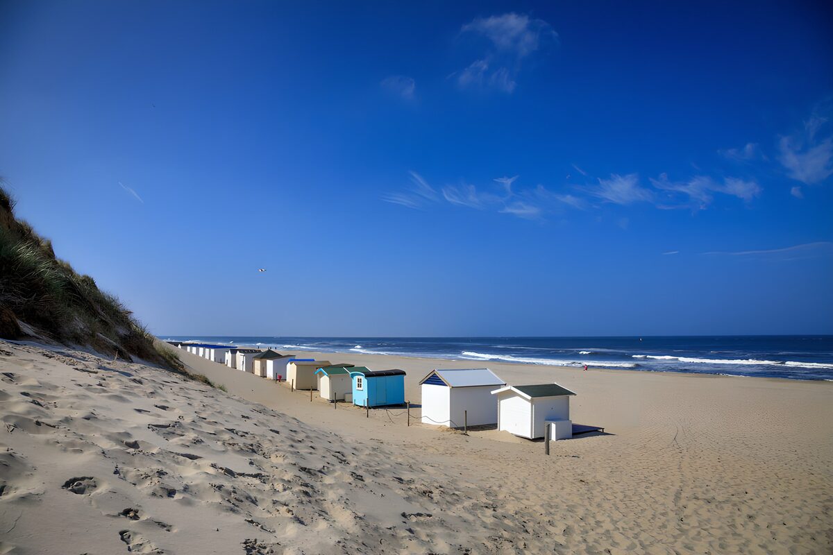 TPDE12638: Strandhütten am Meer