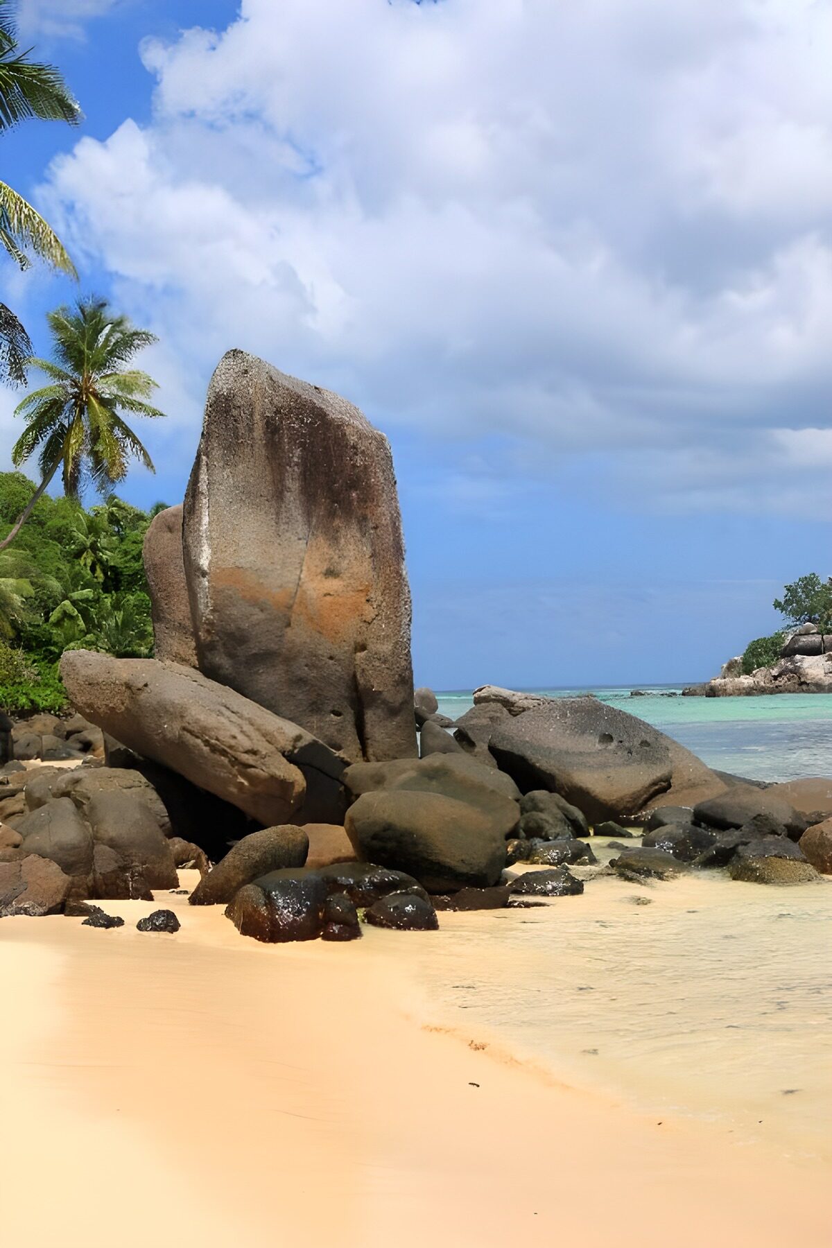 TPDE90745: Felsen am Strand