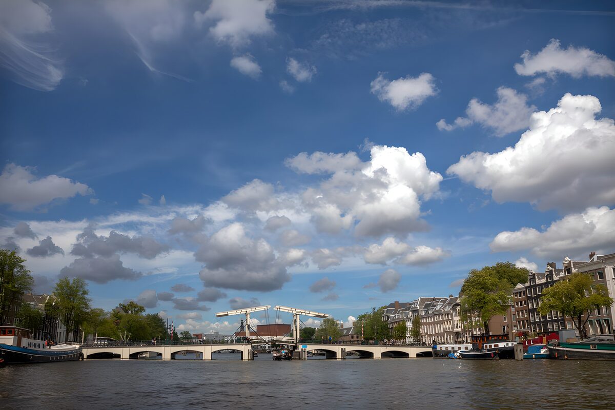 TPDE41165: Amsterdamer Brücke unter wolkigem Himmel