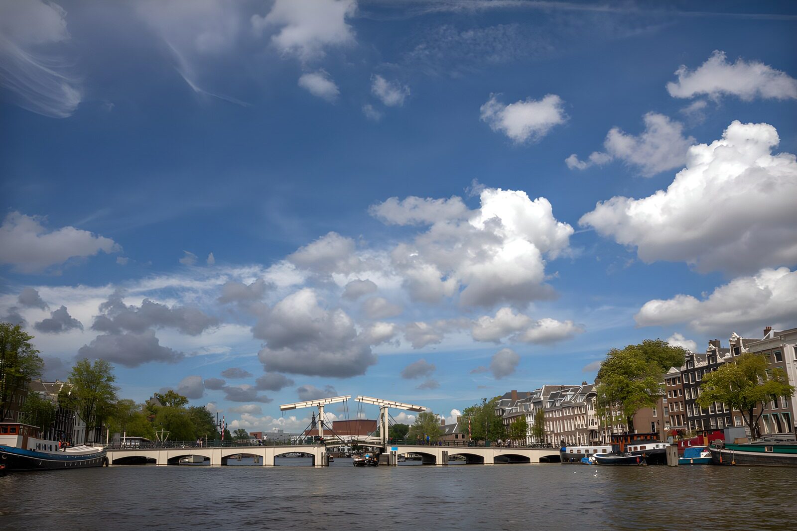 TPDE41165: Amsterdamer Brücke unter wolkigem Himmel