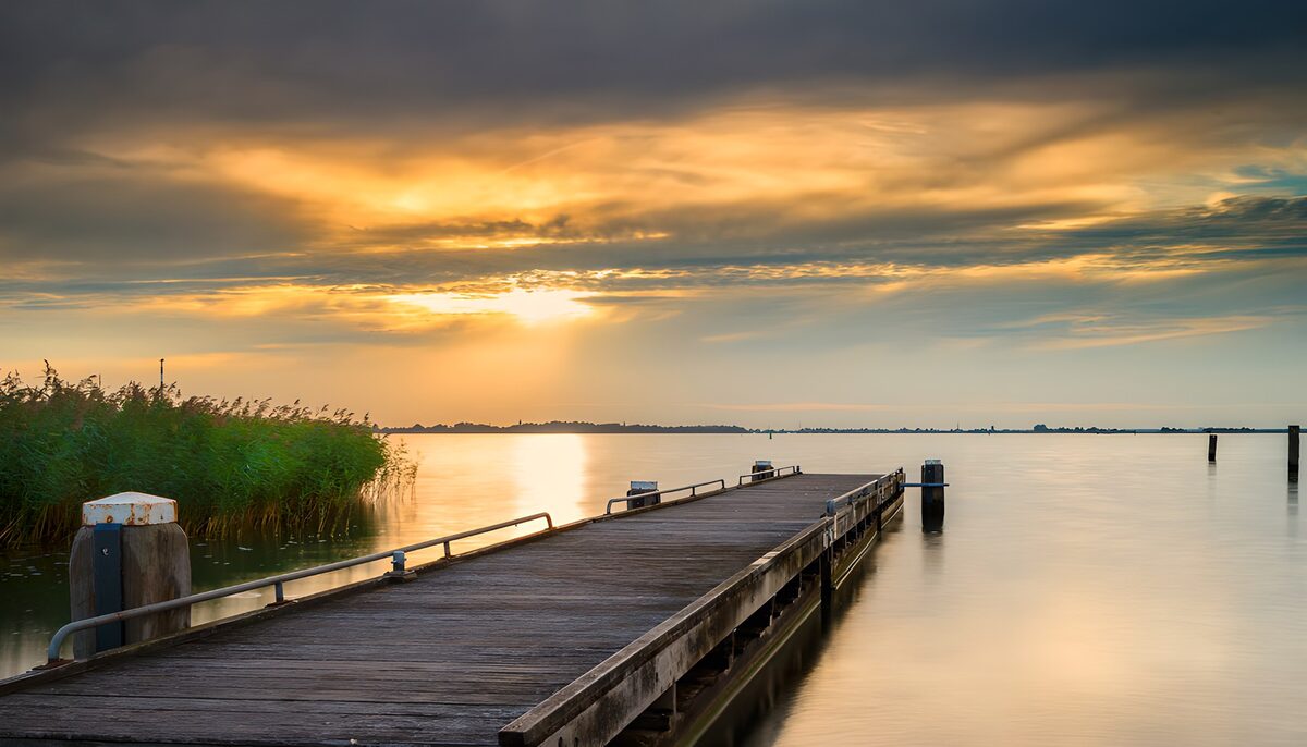 TPDE52634: Sonnenuntergang am Steg