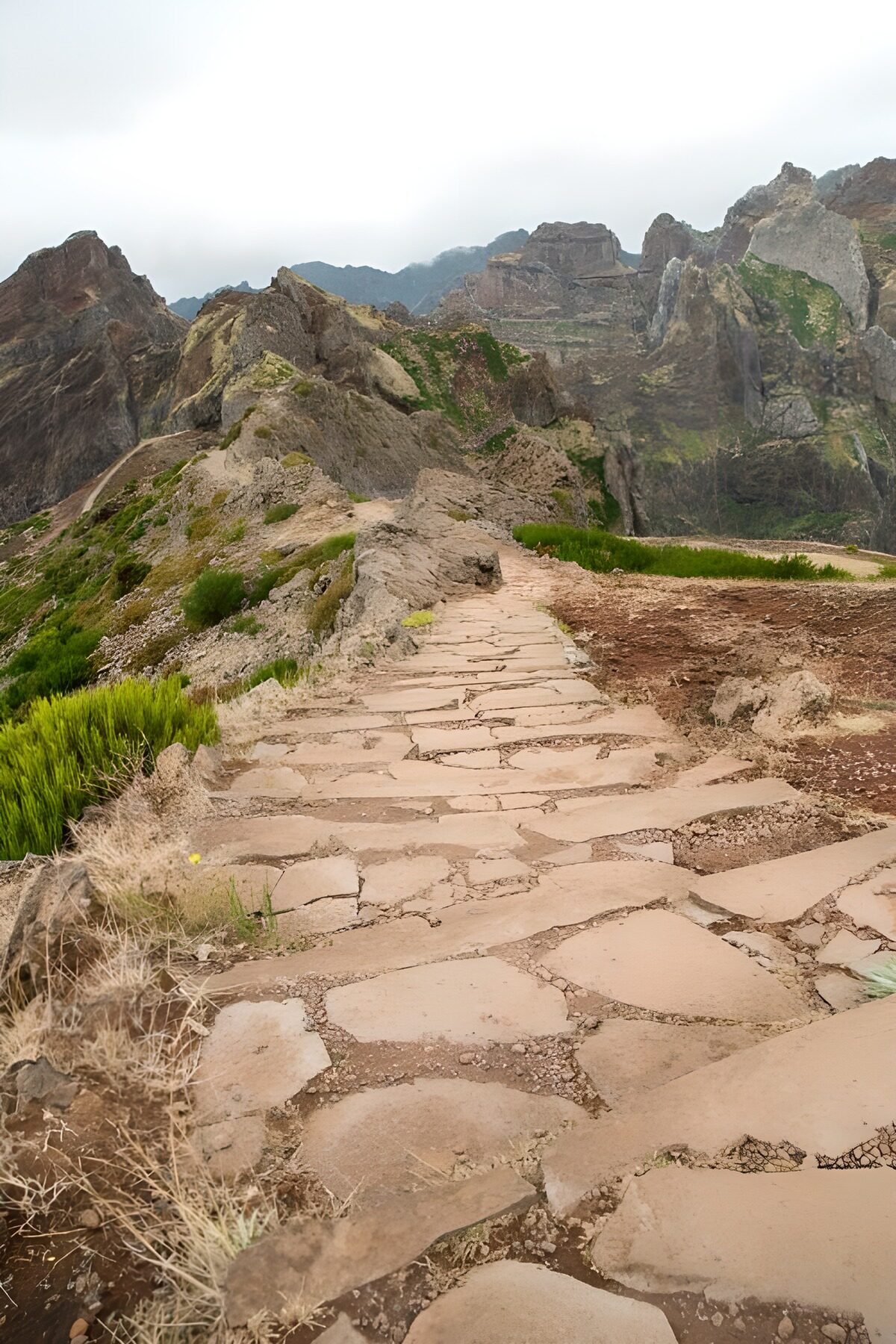 TPDE57070: Wanderweg  hoch in den Alpen