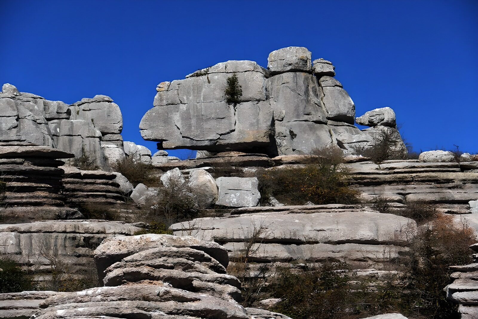 TPDE59536: Blick auf eine ganz besondere graue Felslandschaft