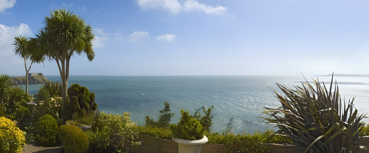 TPDE37345: mediterraner Garten mit Blick auf das Mittelmeer