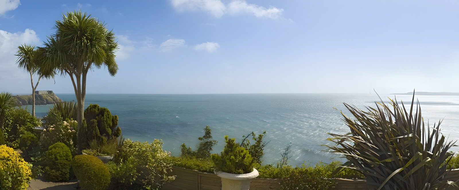 TPDE37345: mediterraner Garten mit Blick auf das Mittelmeer