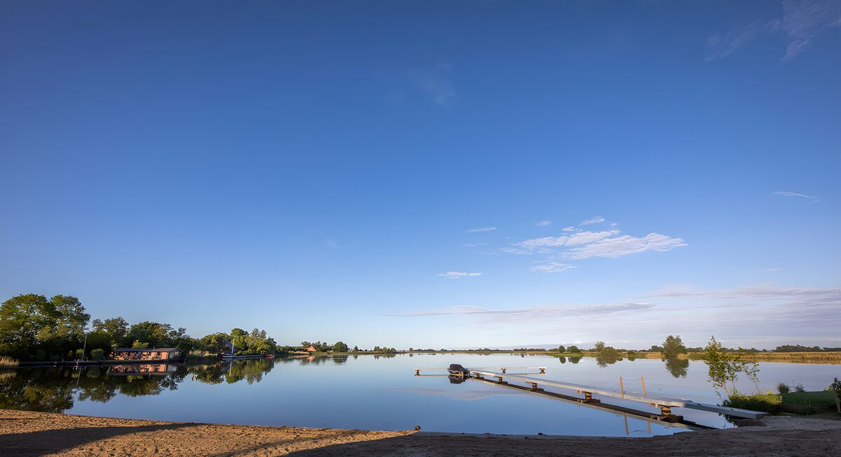 TPDE72988: Ruhiger See im Morgenlicht