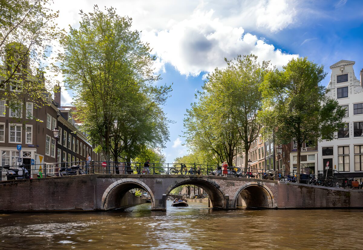 TPDE27649: Amsterdamer Kanalbrücke im Sommer