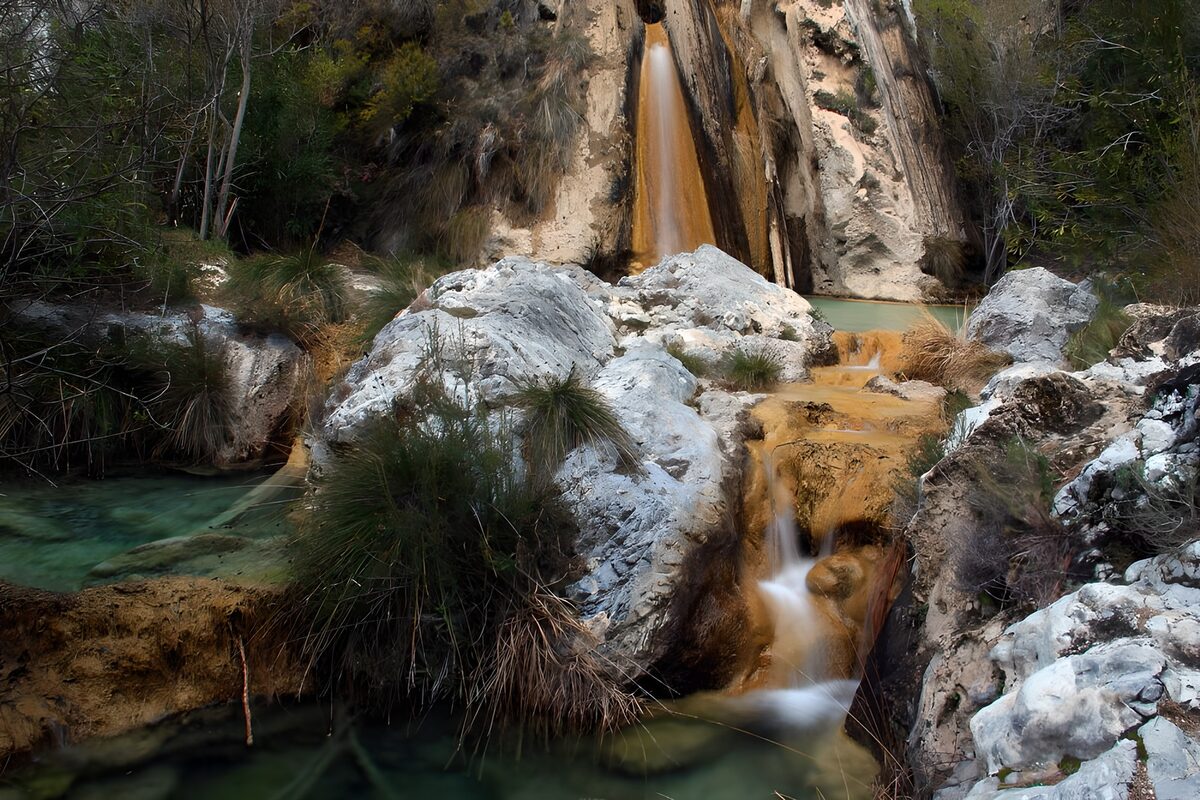 TPDE32359: die Fallhöhe dieses Wasserfalls ist mehr als 200m