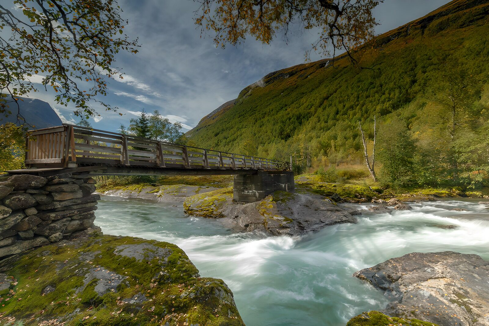 TPDE76851: Brücke über den rauschenden Fluss