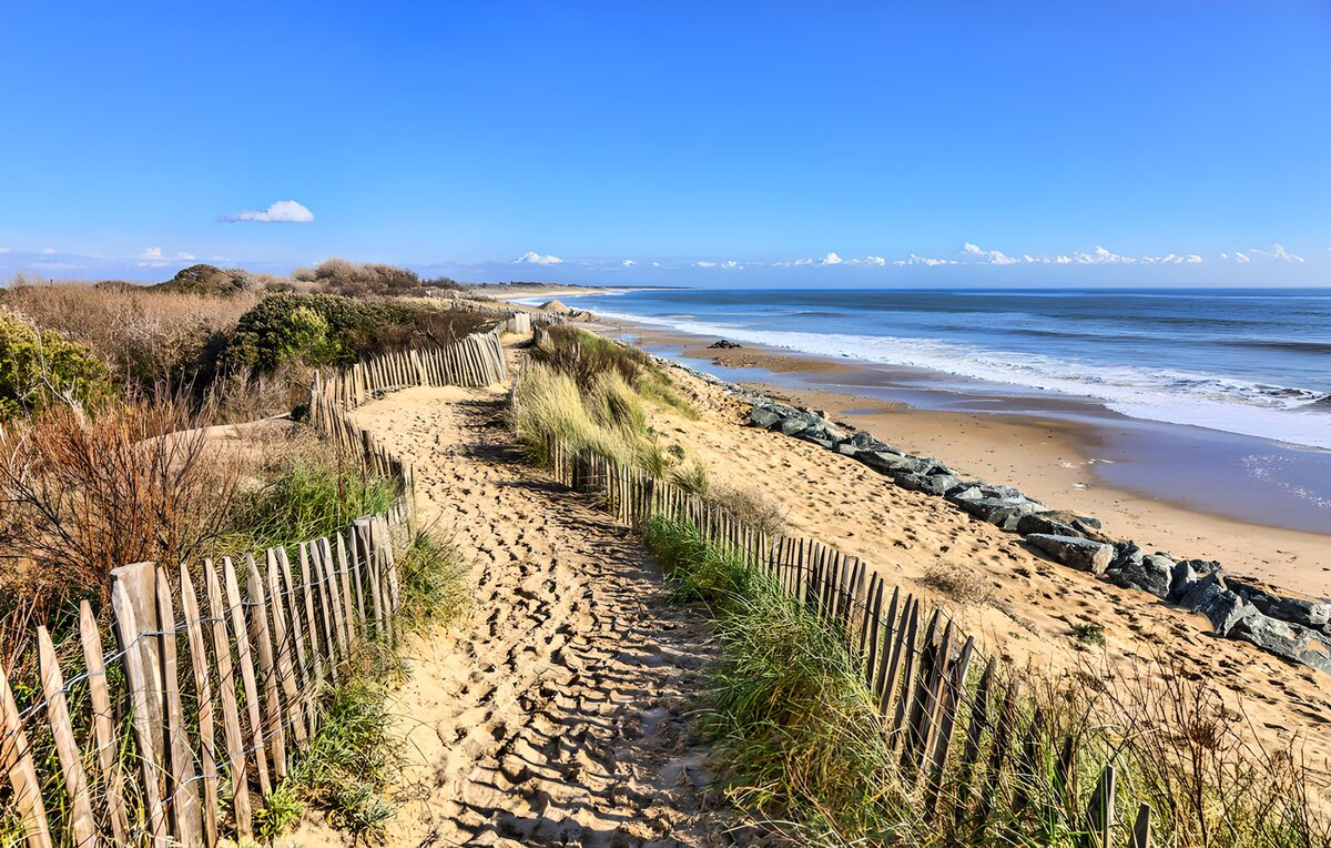 TPDE24566: Strandweg mit Küstenblick