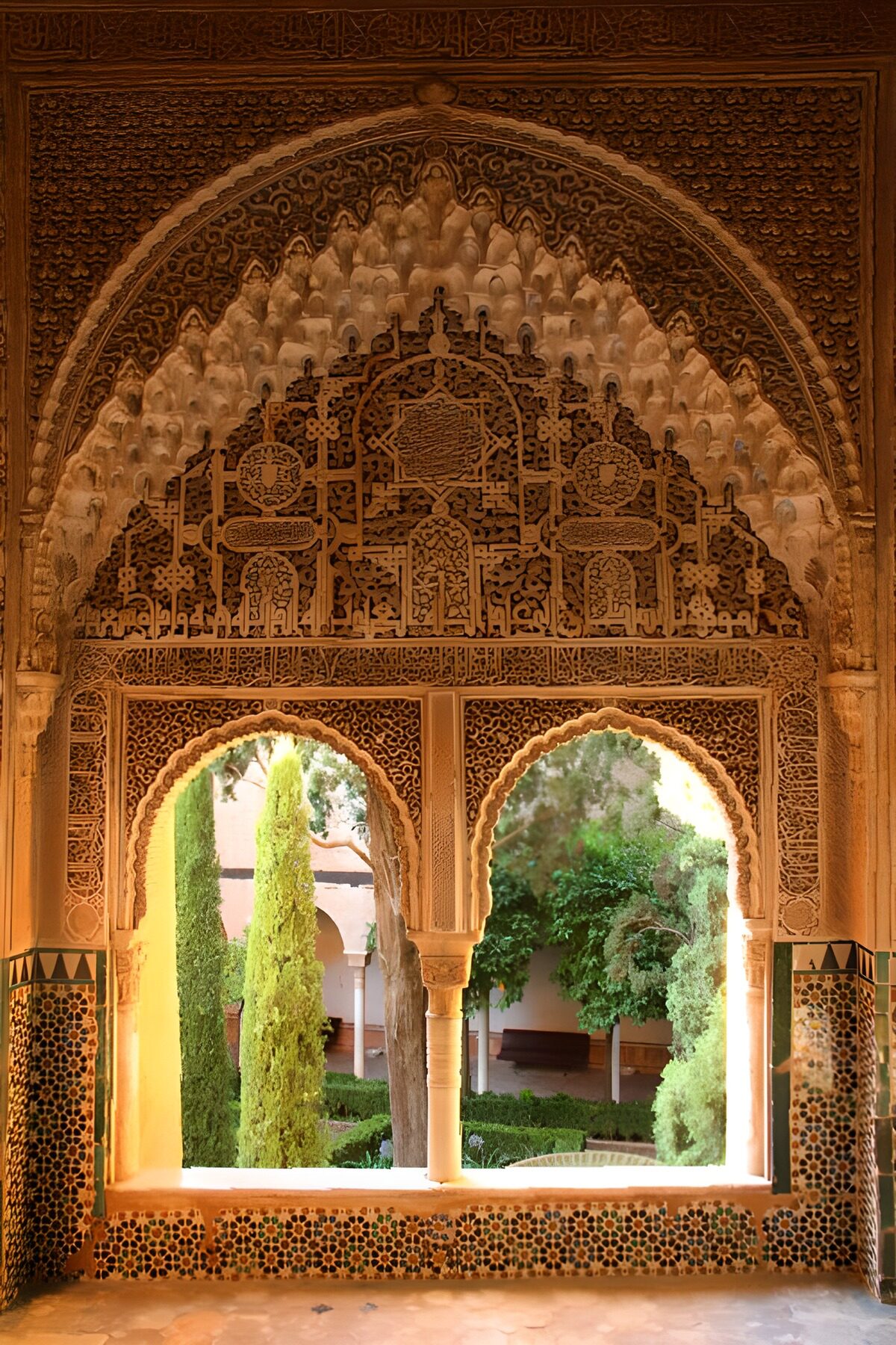 Blick auf einen Innenhof aus der Maurer Zeit in der Alhambra