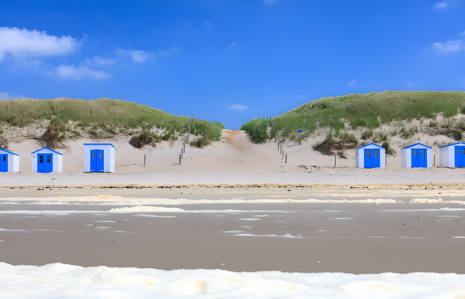 TPDE51332: Strandhäuser in der Dünenlandschaft