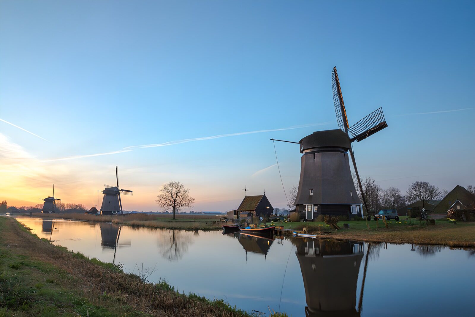 TPDE57991: Windmühlen im Abendlicht