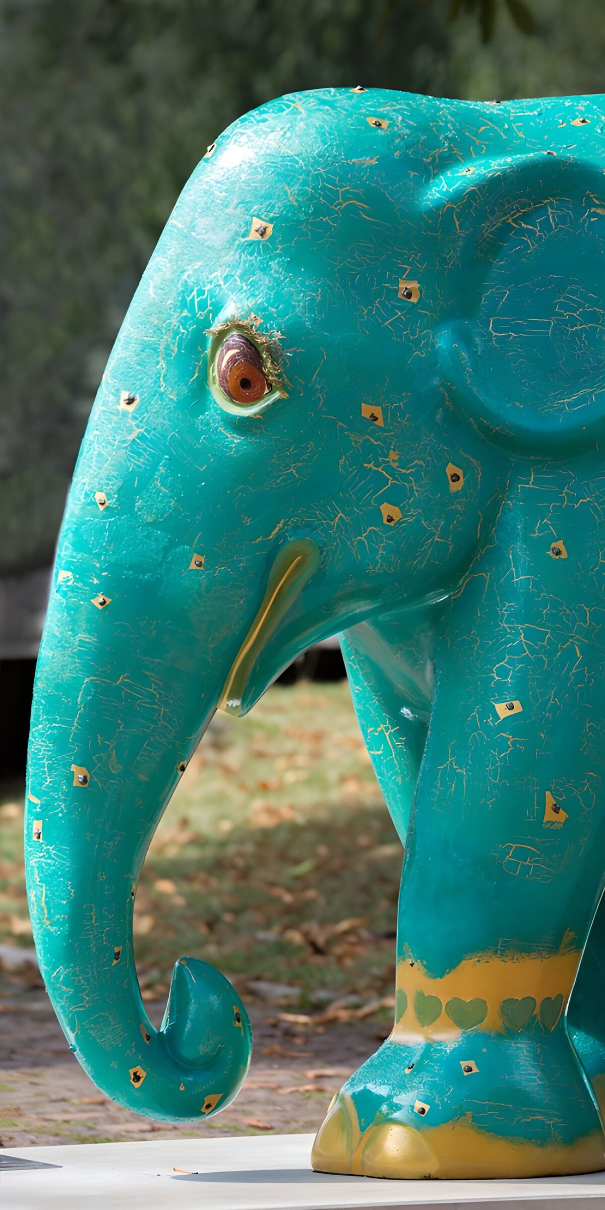 TPDE70257: Farbenfroher Elefant mit herzförmigem Design