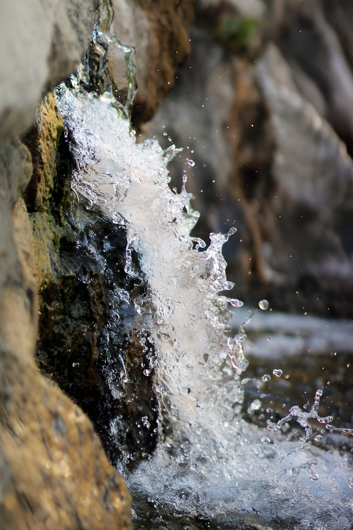 TPDE41632: aus  einzelnen, kleinen Wassertropfen wird ein unglaublicher Wasserfall