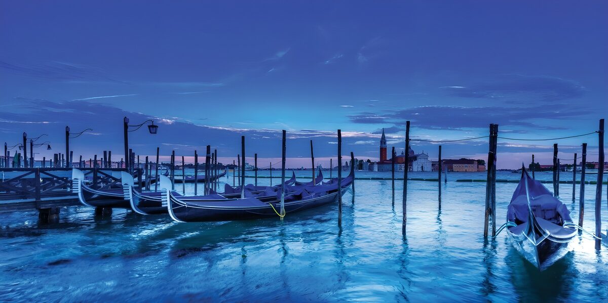 TPDE18182: Venedig bei Dämmerung mit Gondeln