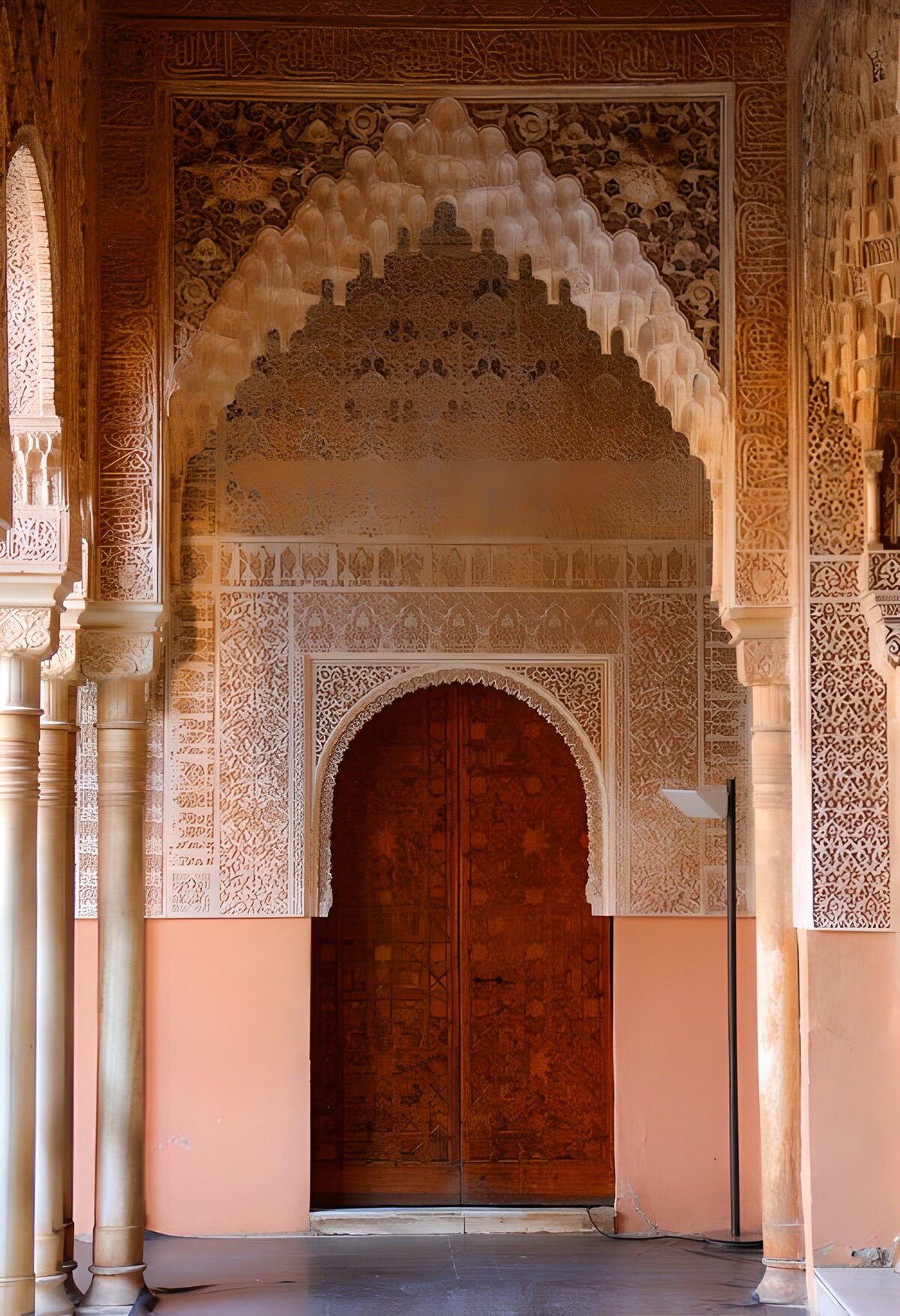 TPDE35524: diese Tür erinnert an die islamische Kunst in der Alhambra