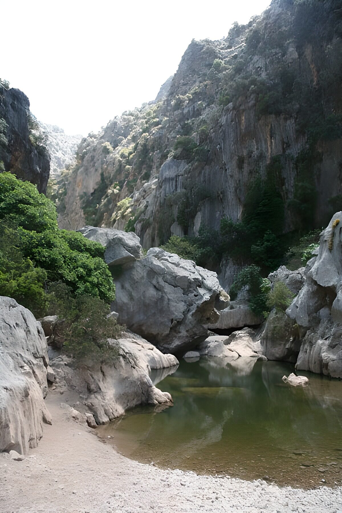 TPDE62831: kleiner See zwischen den Felsen Version 4