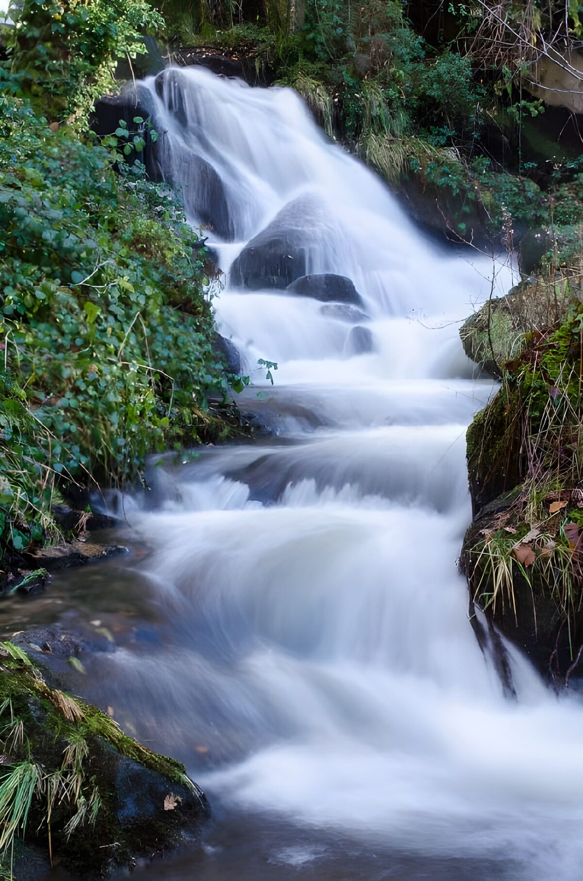 TPDE10782: gleitende Wasserfälle stürzen ab