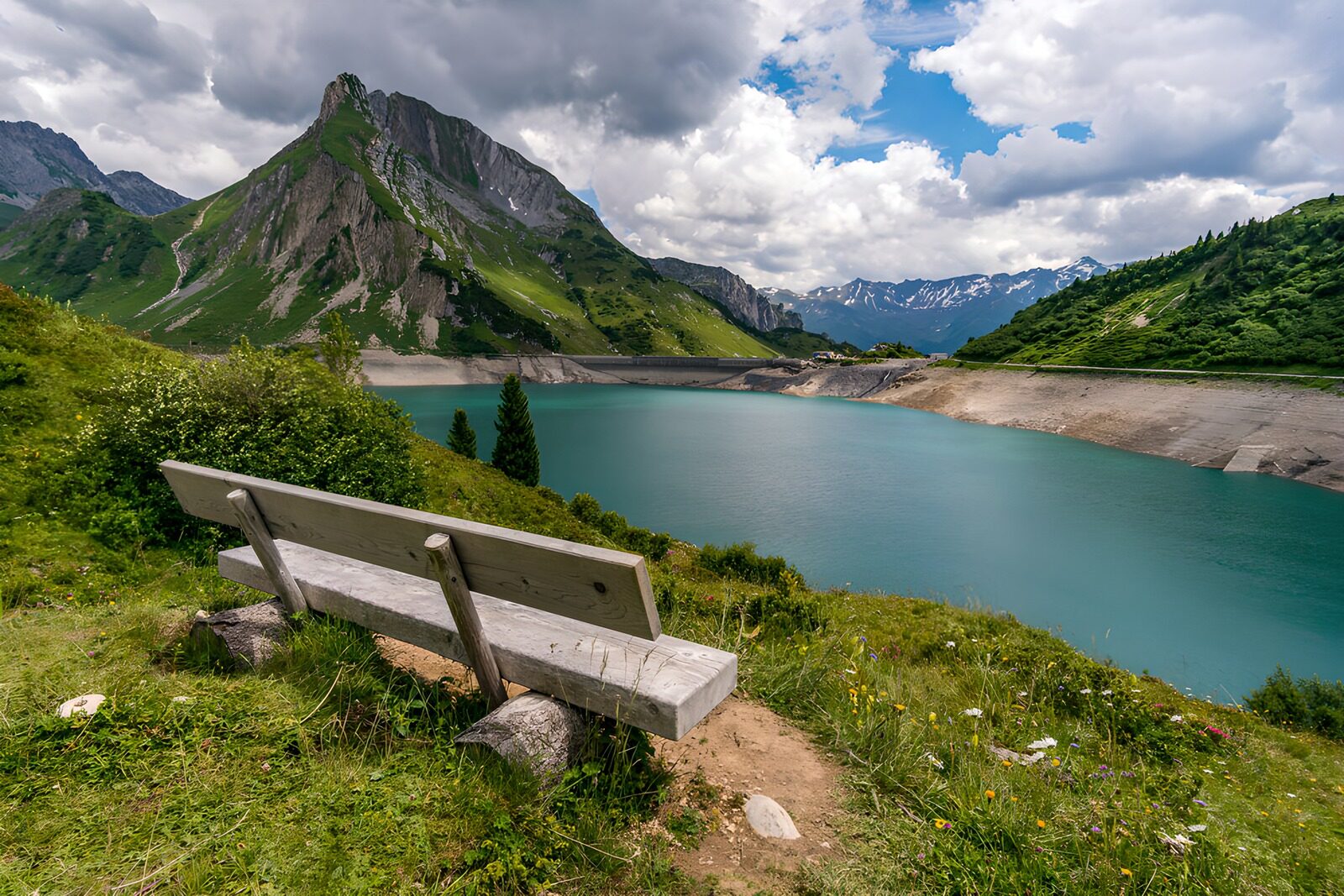 TPDE49654: Ruhiger Platz am Bergsee