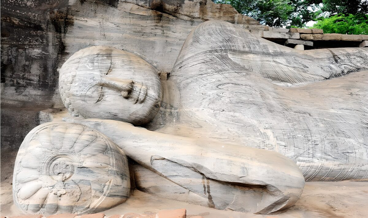 TPDE28307: liegende Buddha Statue 