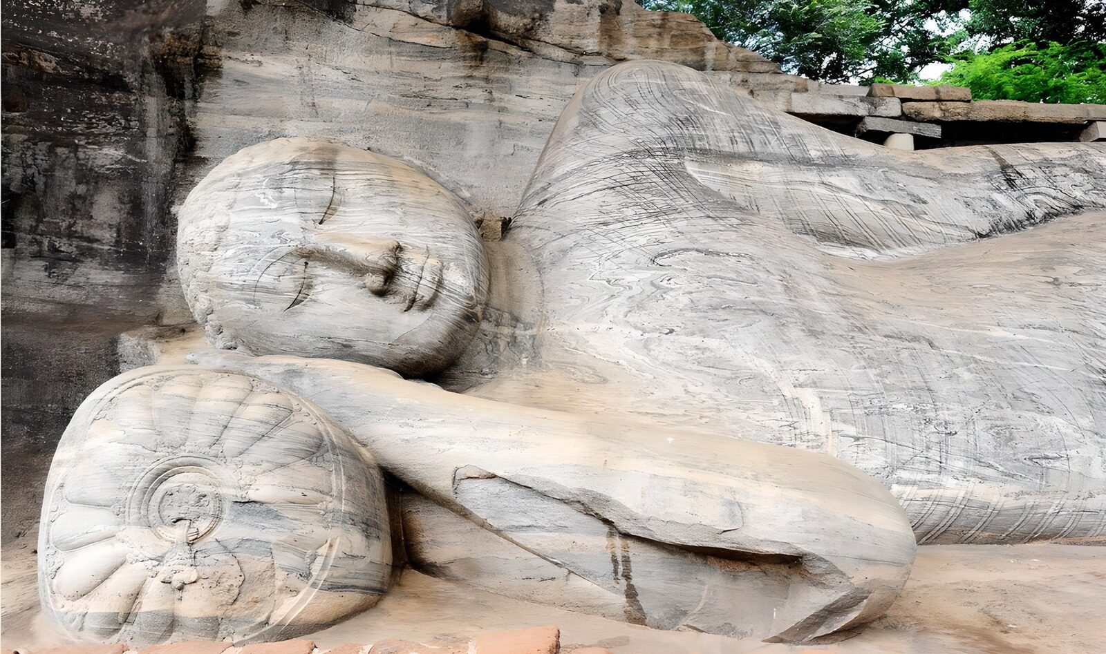 TPDE28307: liegende Buddha Statue 