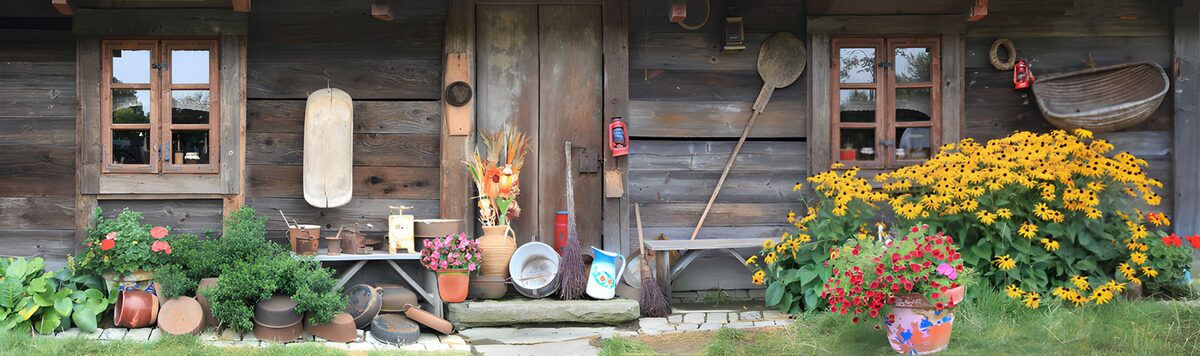 TPDE55469: Traditionelles Holzhaus mit buntem Garten