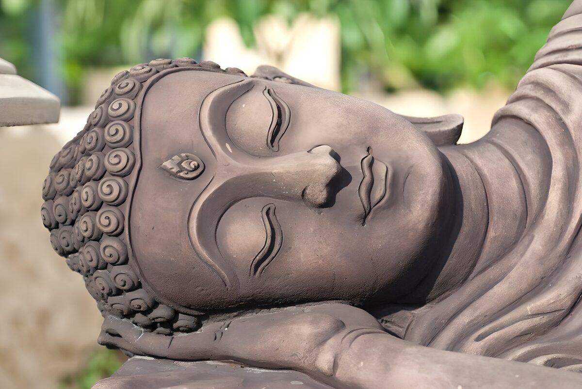 liegende Buddha-Statue