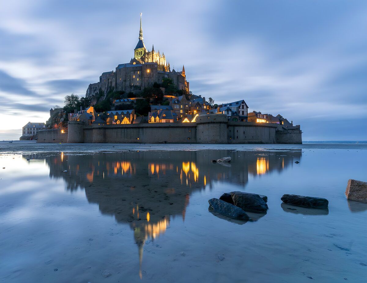 Mont Saint-Michel bei Nacht