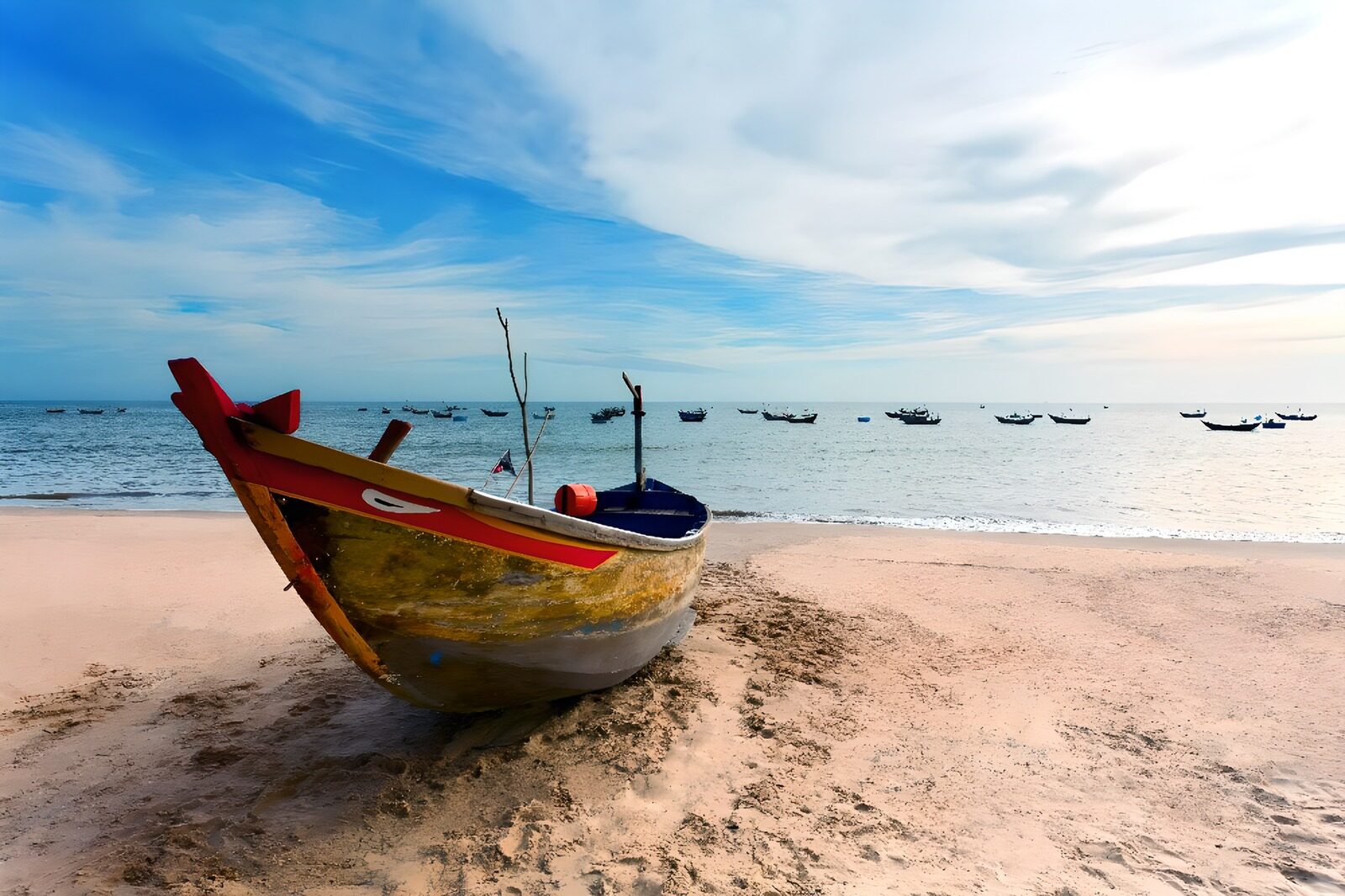 TPDE49742: Fischerboote im Meer und auf dem Strand